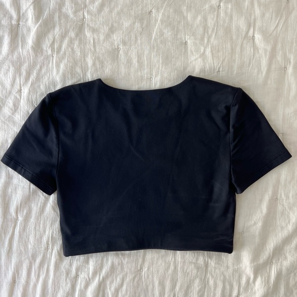 Aritzia Babaton Black Crop Contour Crew - Small - Picture 2 of 2